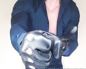 Muscle Leather aka muscleleather - 01-08-2021 OnlyFans Video - I cant tell you how good these leather gloves feel