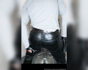 Muscle Leather aka muscleleather - 09-11-2023 OnlyFans Video - Question Cum on my tight leather ass, or clean it with your tongue  Tips for