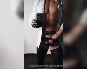 Muscle Leather aka muscleleather - 09-22-2020 OnlyFans Video - Having some fun in my leather chaps and leather gloves