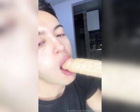 Richard Delgado aka richarddelgad0 - 12-24-2024 OnlyFans Video - Imagina que es tu verga la que está llegando hasta el fondo de mi garganta mientras