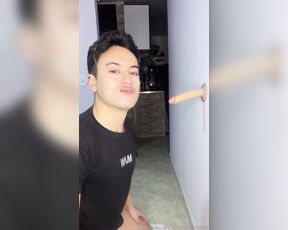 Richard Delgado aka richarddelgad0 - 12-19-2024 OnlyFans Video - Entrenando mi garganta para recibir y aguantar una buena verga de 23cm, nada más delicioso que