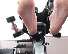 DolfDietrichxxx aka dolfdietrich - 07-05-2018 OnlyFans Video - Flexing and showing of my bare size 14 Daddy feet in the gym for my foot