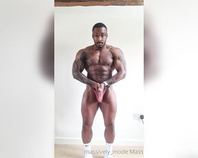 Amadeus aka massively_mode - 11-10-2020 OnlyFans Video - Muscle posing for coach posemode