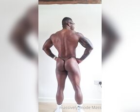 Amadeus aka massively_mode - 11-10-2020 OnlyFans Video - Muscle posing for coach posemode