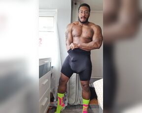 Amadeus aka massively_mode - 03-29-2020 OnlyFans Video - I fond my old weight lifting singlet it still fits ish lol