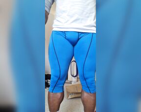 Amadeus aka massively_mode - 09-08-2021 OnlyFans Video - Legs day mean very tight legging