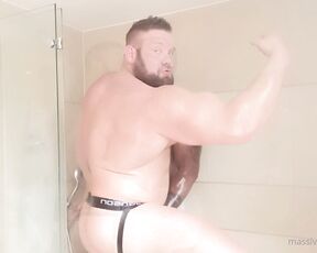 Amadeus aka massively_mode - 08-18-2021 OnlyFans Video - Shower time, after workout, we just about fit in the shower lol FT hugeandhung