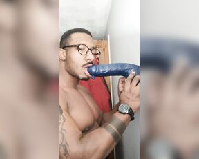 Amadeus aka massively_mode - 01-19-2023 OnlyFans Video - Throat back to deepthroat training, this is how i got to be a pro at sucking