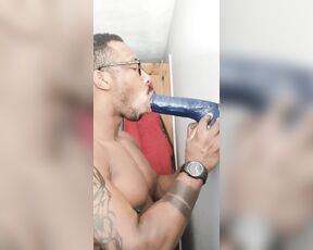 Amadeus aka massively_mode - 01-19-2023 OnlyFans Video - Throat back to deepthroat training, this is how i got to be a pro at sucking