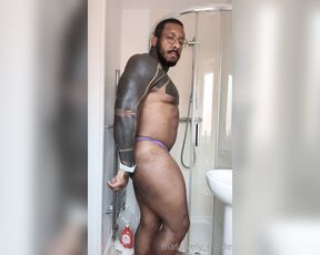 Amadeus aka massively_mode - 03-18-2023 OnlyFans Video - Posing for coach_ejwu