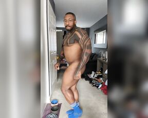 Amadeus aka massively_mode - 07-14-2023 OnlyFans Video - Posing for coach_9vxk