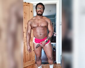 Amadeus aka massively_mode - 05-21-2020 OnlyFans Video - Red shorts big