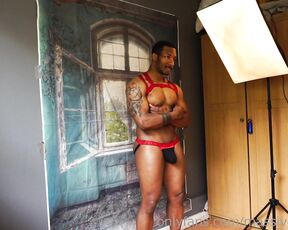 Amadeus aka massively_mode - 06-14-2019 OnlyFans Video - Photo shoot with the awesome superchargedguys_aepx