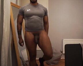 Amadeus aka massively_mode - 02-01-2018 OnlyFans Video - Getting changed