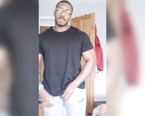 Amadeus aka massively_mode - 11-07-2019 OnlyFans Video - Big fat dick in joggers