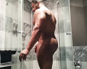 Amadeus aka massively_mode - 11-12-2019 OnlyFans Video - Berlin hotel shower