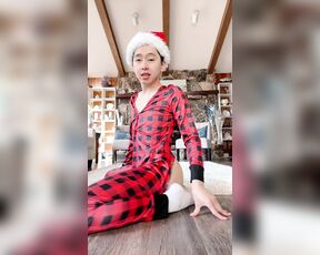 Eric Vee aka ericnvee - 12-12-2022 OnlyFans Video - Peek_A_Boo Booty  Pajamas with a butt flap are a fun excuse for bottoming in