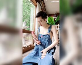 Eric Vee aka ericnvee - 08-05-2024 OnlyFans Video - Farmer Roleplay   These hand_me_down overalls were all I had to wear