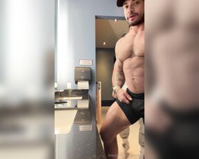 Alejo Ospina aka aospinad - 06-06-2024 OnlyFans Video - we didnt plan this video, i was just taking selfies and the light was so good