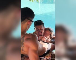 Alejo Ospina aka aospinad - 11-05-2024 OnlyFans Video - do you like having sex by a pool