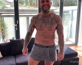 Andy Lee aka andyleexxx - 02-16-2021 OnlyFans Video - Josh making fun of my old baggy boxers  theyre comfortable