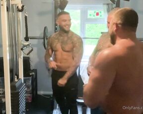 Andy Lee aka andyleexxx - 02-27-2021 OnlyFans Video - Having a bit of fun messing around, having a Lads day at hugeandhung house training, posing