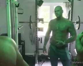 Andy Lee aka andyleexxx - 02-27-2021 OnlyFans Video - Having a bit of fun messing around, having a Lads day at hugeandhung house training, posing