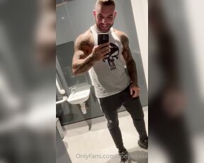 Andy Lee aka andyleexxx - 04-30-2022 OnlyFans Video - I was so horny in the gym today I couldnt help myself, I had to pull