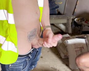 Andy Lee aka andyleexxx - 01-05-2023 OnlyFans Video - The lunch break at the building site got out of hand as the horny builders decided