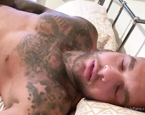 Andy Lee aka andyleexxx - 06-03-2020 OnlyFans Video - Just a quick personal message whilst Im in my bed to you  Leave some feedback