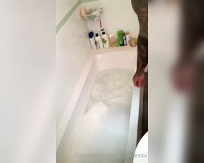 Andy Lee aka andyleexxx - 06-19-2020 OnlyFans Video - Full hot wank in bath video from another camera view