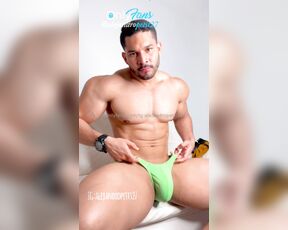 Alejandro Petit aka alejandropetitoficial - 04-09-2024 OnlyFans Video - Buenas noches Les gustaría jugar con el