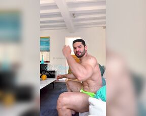 Alejandro Petit aka alejandropetitoficial - 08-04-2024 OnlyFans Video - Calentando