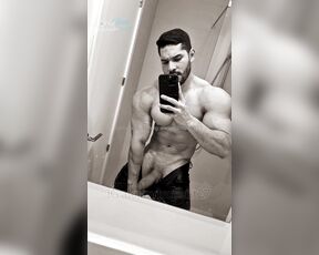 Alejandro Petit aka alejandropetitoficial - 08-20-2024 OnlyFans Video - En cuero