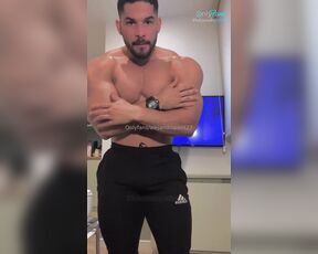 Alejandro Petit aka alejandropetitoficial - 11-08-2024 OnlyFans Video - Subiendo la temperatura