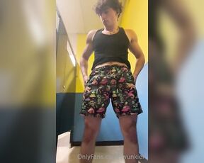 TwunkieRay aka twunkier - 10-27-2022 OnlyFans Video - I WAS SO NERVOUS IN THE PUBLIC BATHROOM  I WAGGLED MY DICK LIKE A HELICOPTER