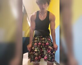 TwunkieRay aka twunkier - 10-27-2022 OnlyFans Video - I WAS SO NERVOUS IN THE PUBLIC BATHROOM  I WAGGLED MY DICK LIKE A HELICOPTER