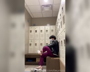 TwunkieRay aka twunkier - 11-02-2022 OnlyFans Video - TAKING OFF ALL MY CLOTHES IN THE HOSPITAL LOCKER