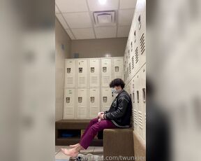 TwunkieRay aka twunkier - 11-02-2022 OnlyFans Video - TAKING OFF ALL MY CLOTHES IN THE HOSPITAL LOCKER