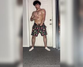 TwunkieRay aka twunkier - 05-11-2023 OnlyFans Video - I stripped in front of my roommate