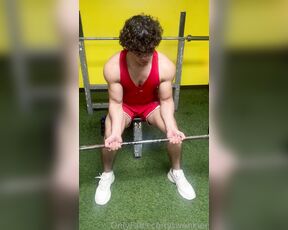 TwunkieRay aka twunkier - 06-21-2023 OnlyFans Video - Workout In this video Im working out my forearm, by only moving by wrist