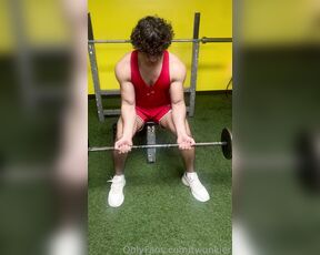 TwunkieRay aka twunkier - 06-21-2023 OnlyFans Video - Workout In this video Im working out my forearm, by only moving by wrist