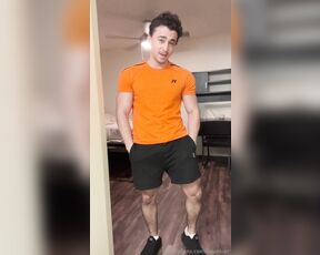 TwunkieRay aka twunkier - 01-15-2024 OnlyFans Video - Do you like it when I strip after my chest day at the gym