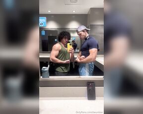 TwunkieRay aka twunkier - 11-29-2024 OnlyFans Video - Me and my straight gym bro cmschse had sweaty gym session what should we do next