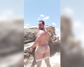 TimanPowerXX aka tpowerx - 09-12-2020 OnlyFans Video - I went to relieve myself on the deserted beach but when I came to enjoy a