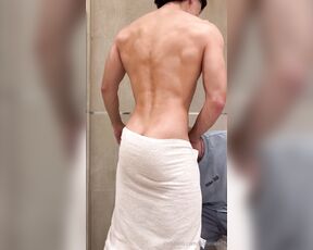 Leon & Mike aka leonmike17 - 05-13-2024 OnlyFans Video - This is what taking a shower looks like