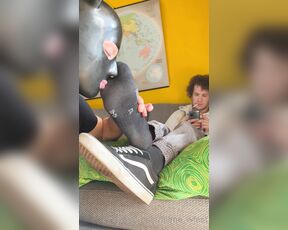 Matteo aka fillme_wfeet - 01-16-2025 OnlyFans Video - old videos of the first time I worshiped CurlyGod as you can see, his feet stank