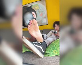 Matteo aka fillme_wfeet - 01-16-2025 OnlyFans Video - old videos of the first time I worshiped CurlyGod as you can see, his feet stank