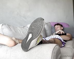 Matteo aka fillme_wfeet - 08-01-2022 OnlyFans Video - Round 2 with savagekid_96 s big smelly feet