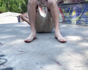 Matteo aka fillme_wfeet - 06-22-2022 OnlyFans Video - Are yall ready to see me worship master_axl s sweaty, smelly, dirty feet after his barefoot